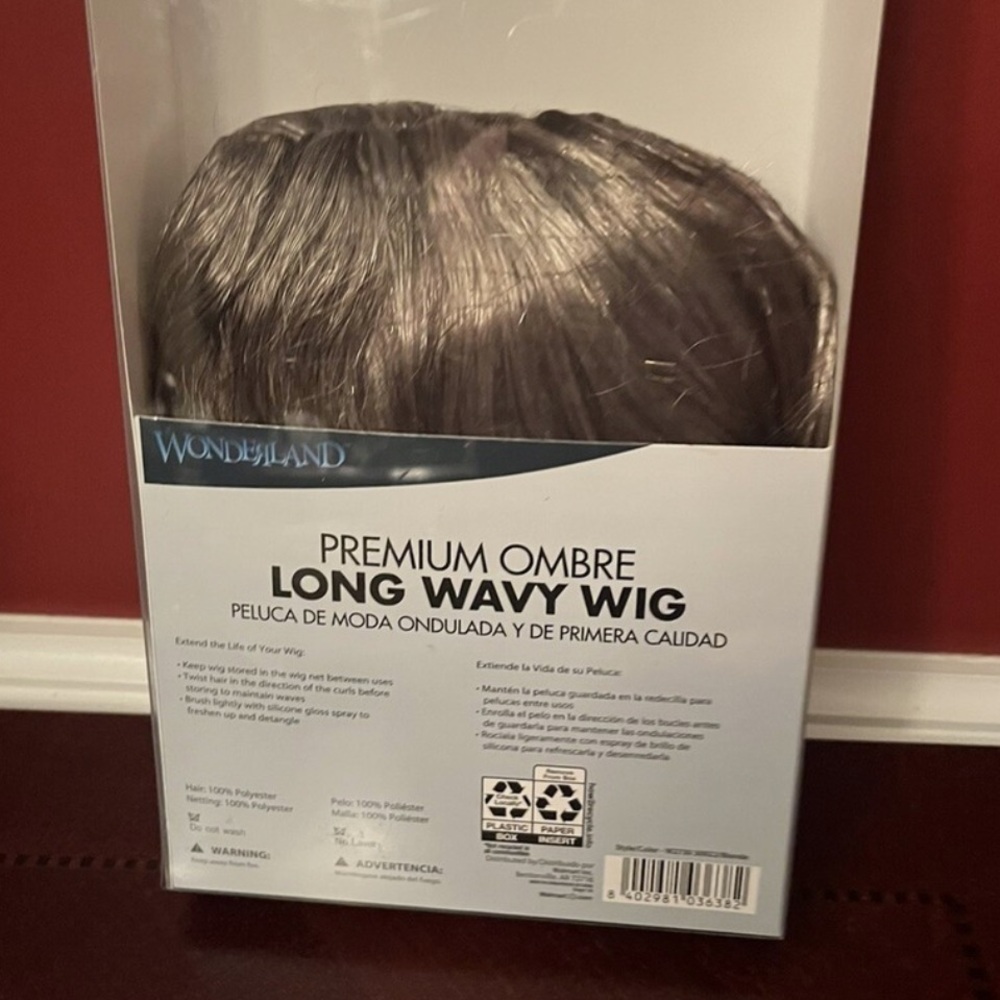 NIB Wonderland Premium Ombre Long Wavy Wig Adult Styleable/Heat Resistant Wig - Picture 3 of 3